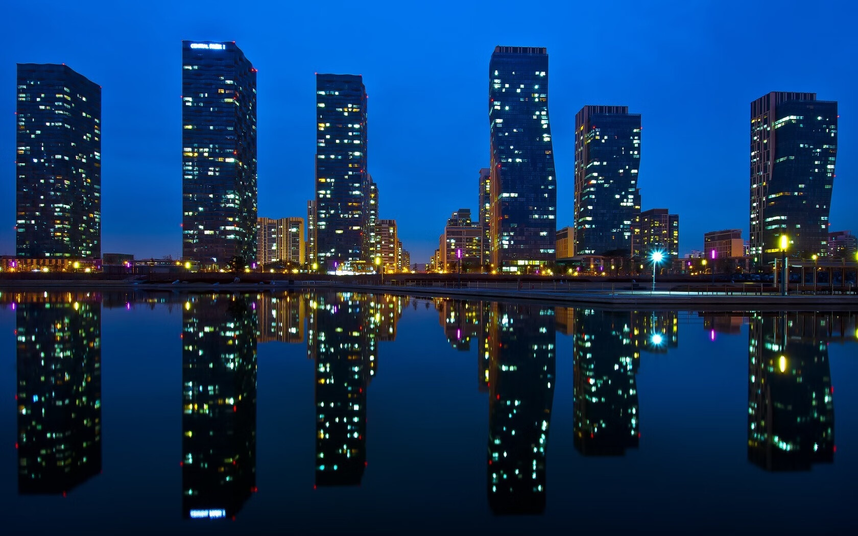 希腊男篮在欧洲锦标赛中再度夺冠，持续稳固王者地位，希腊男蓝